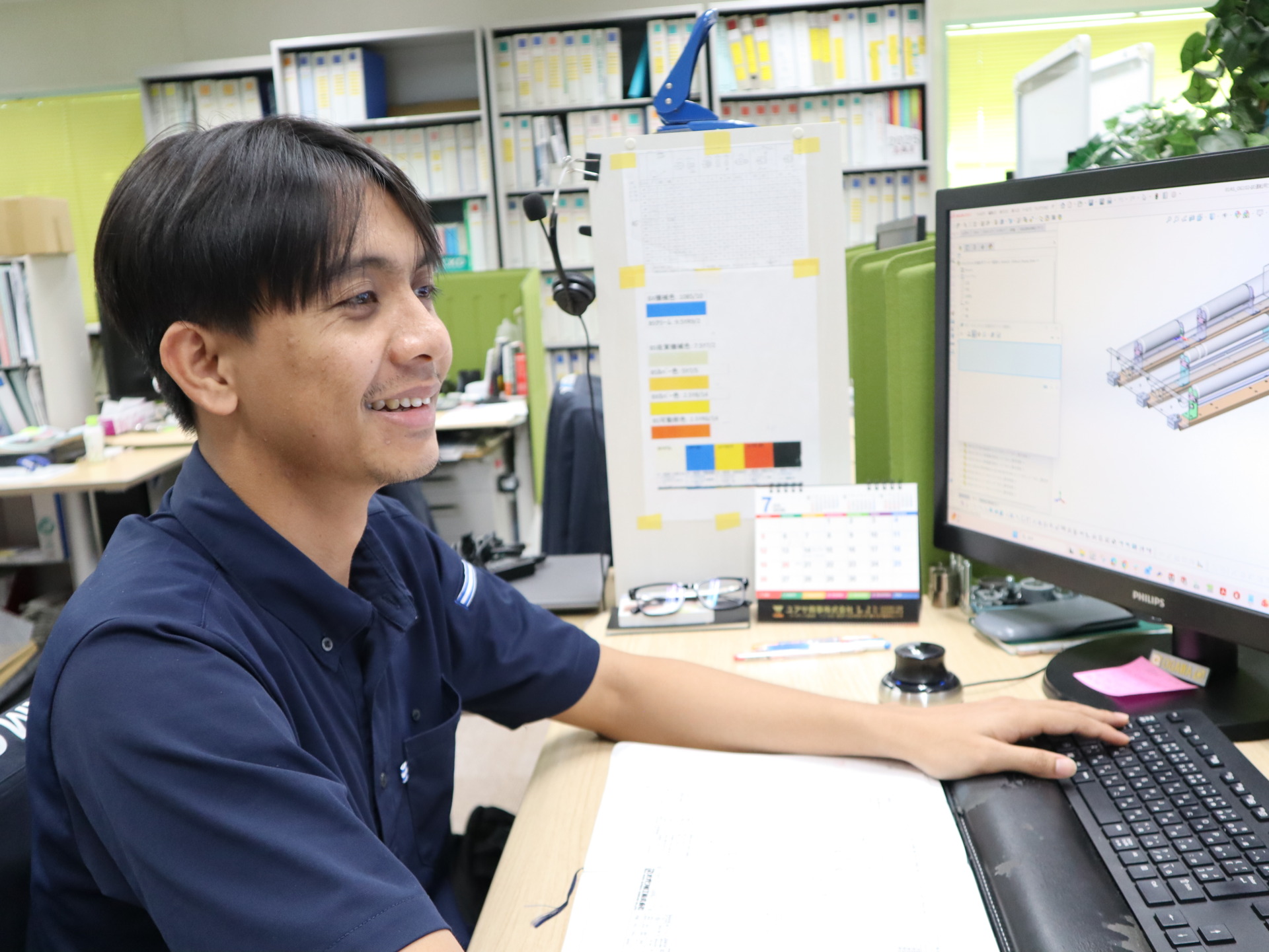 設計業務に取り組む社員の様子